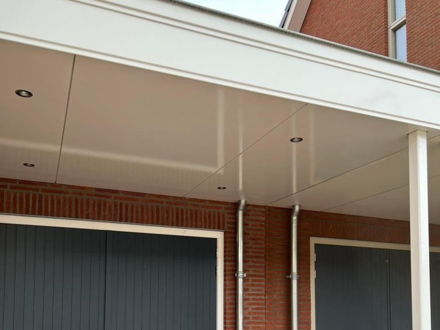 Buitenkozijnen en overkapping